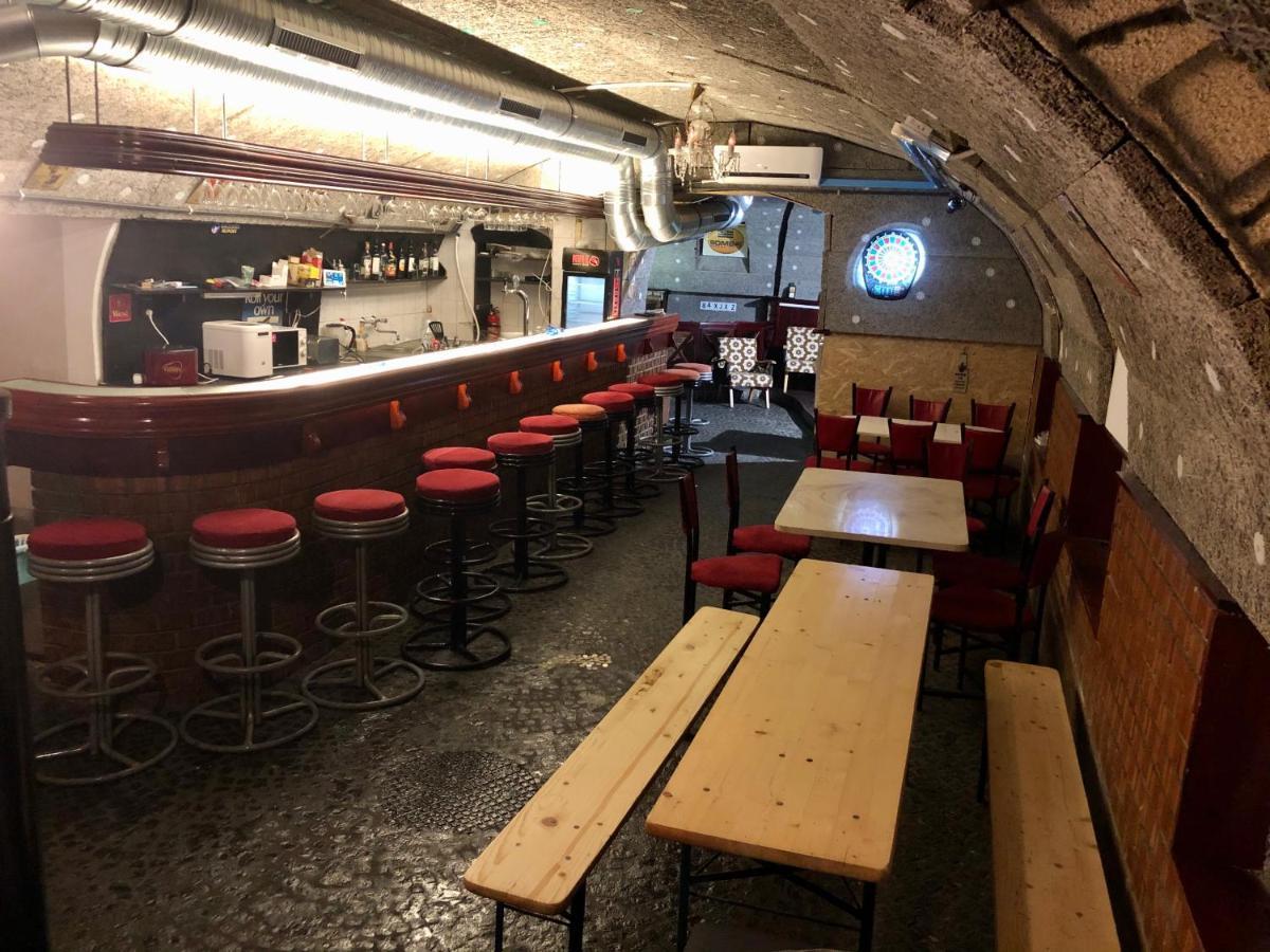 Whole Basement Former Pub 5 For Stag Do Budapest Ngoại thất bức ảnh