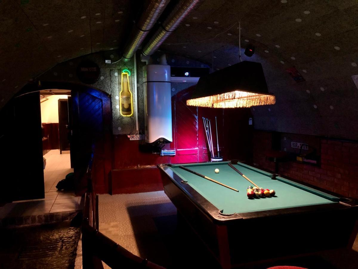 Whole Basement Former Pub 5 For Stag Do Budapest Ngoại thất bức ảnh