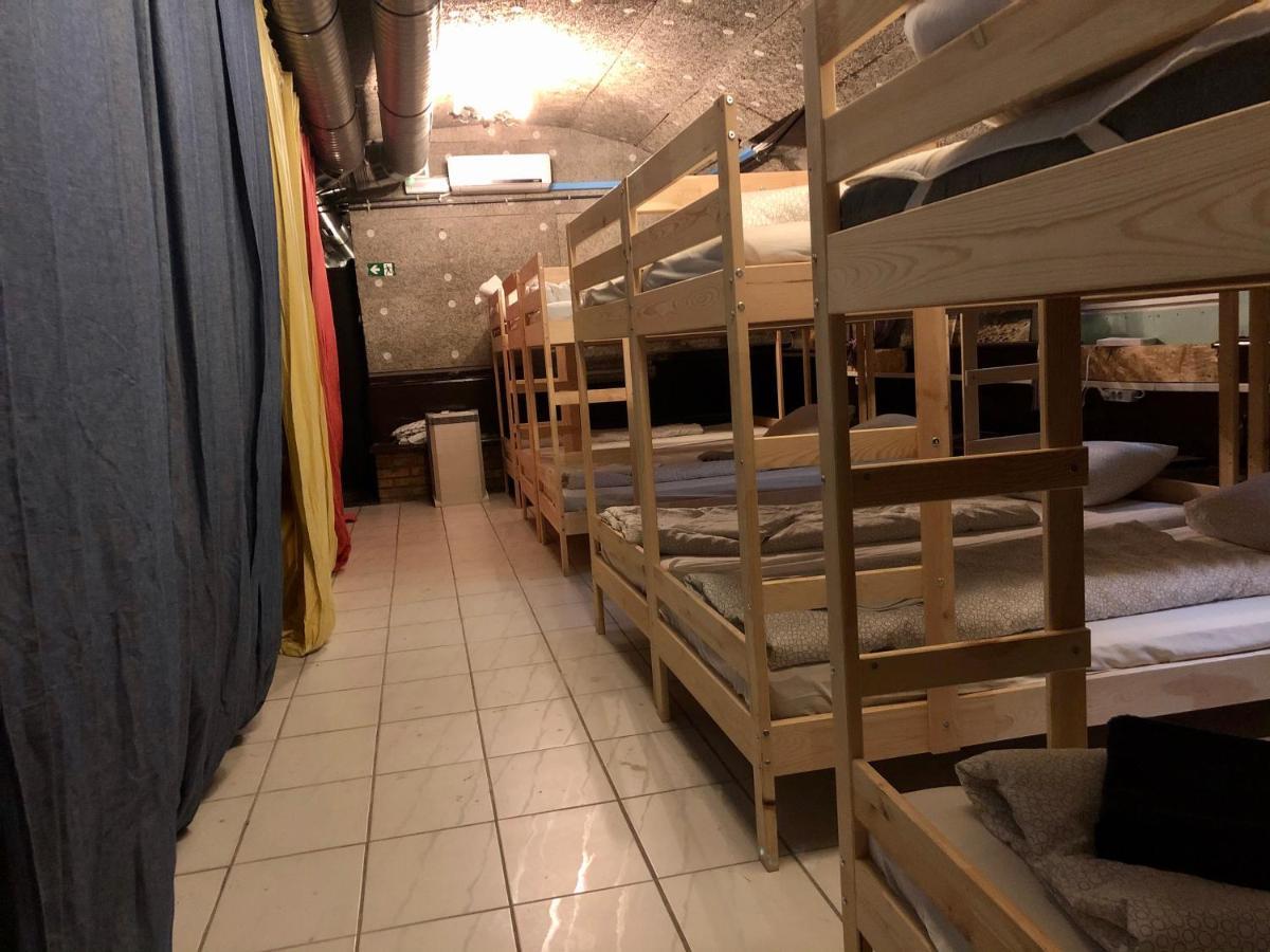 Whole Basement Former Pub 5 For Stag Do Budapest Ngoại thất bức ảnh
