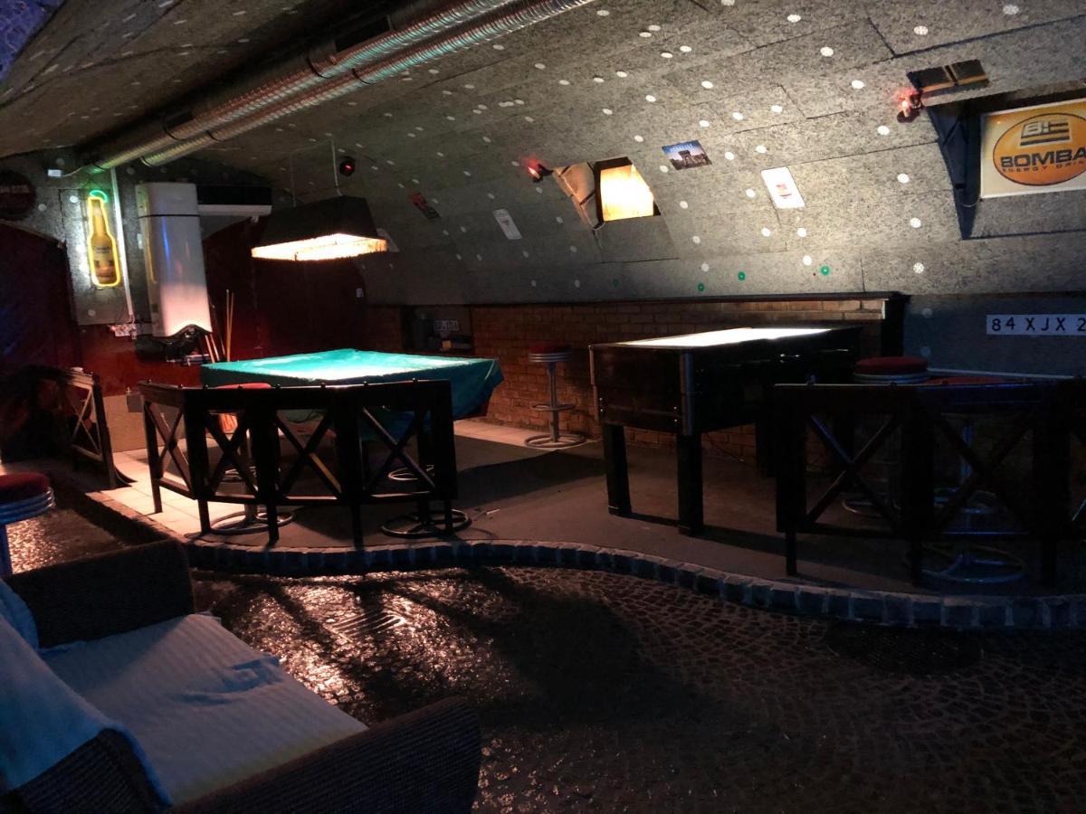 Whole Basement Former Pub 5 For Stag Do Budapest Ngoại thất bức ảnh