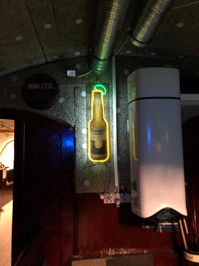 Whole Basement Former Pub 5 For Stag Do Budapest Ngoại thất bức ảnh