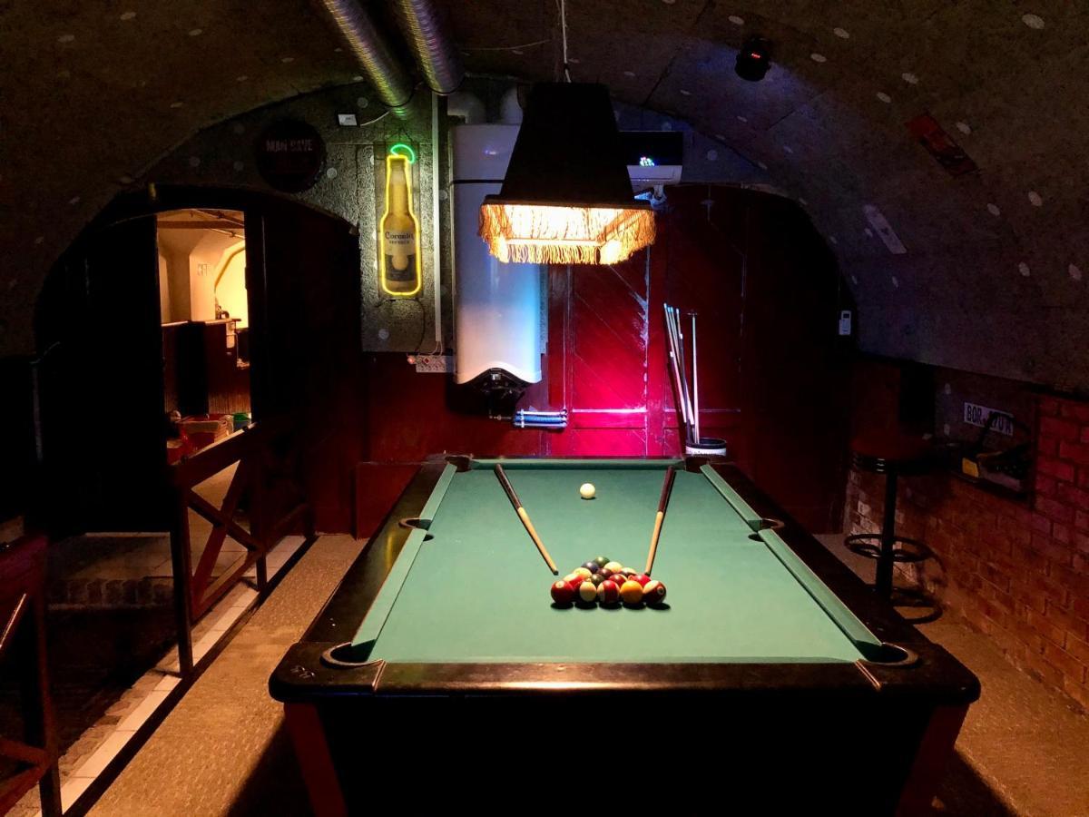Whole Basement Former Pub 5 For Stag Do Budapest Ngoại thất bức ảnh