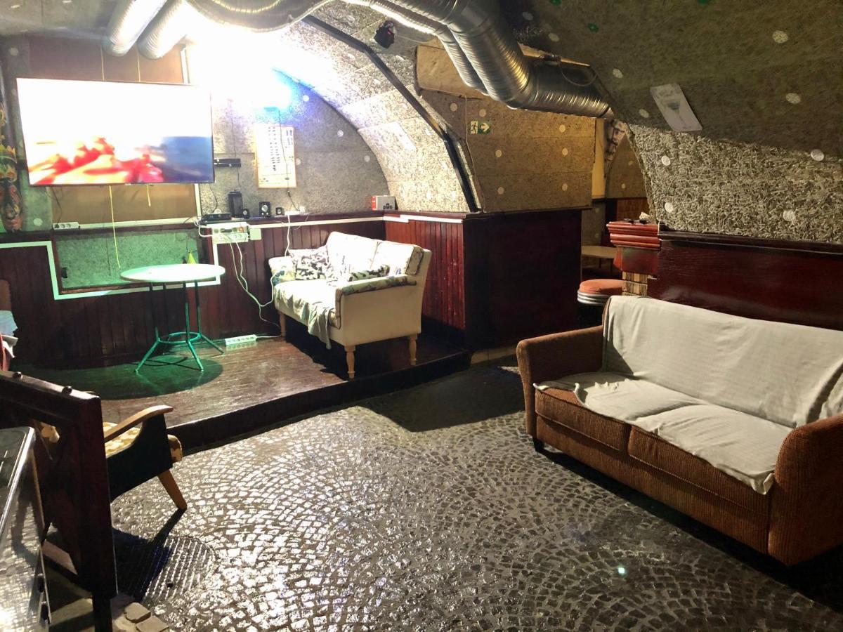 Whole Basement Former Pub 5 For Stag Do Budapest Ngoại thất bức ảnh