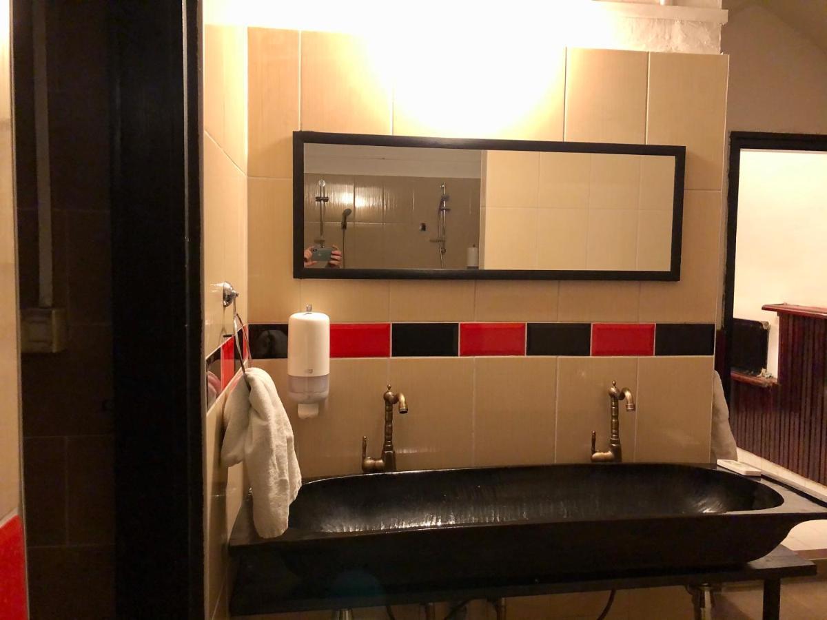 Whole Basement Former Pub 5 For Stag Do Budapest Ngoại thất bức ảnh