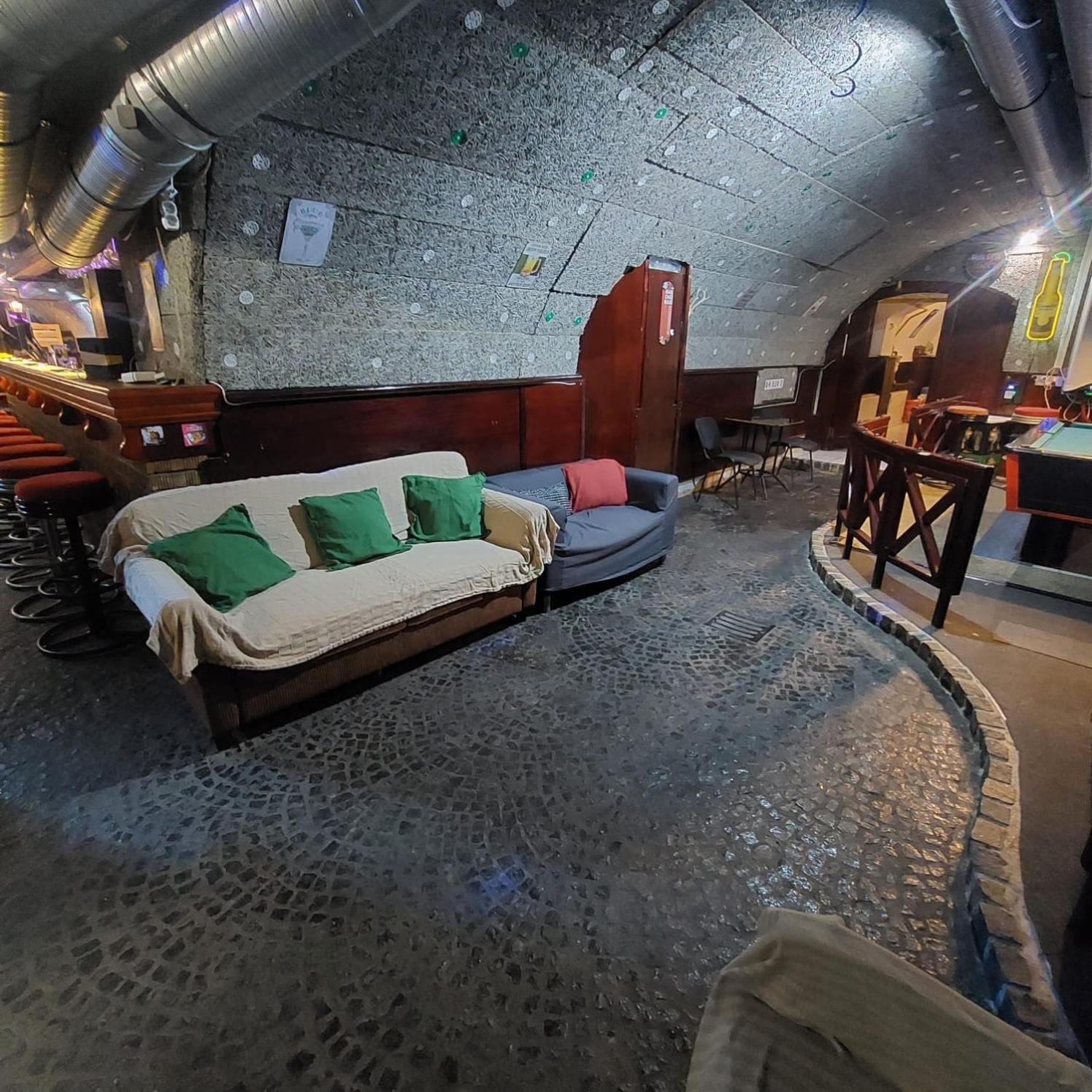 Whole Basement Former Pub 5 For Stag Do Budapest Ngoại thất bức ảnh
